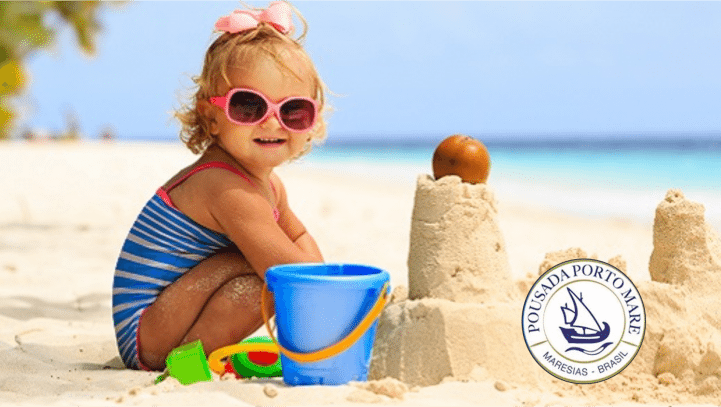 Crianças na praia Pousada Porto Mare - Maresias
